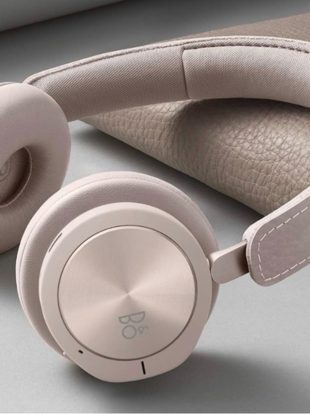 Bang & Olufsen h8i pink headphones
